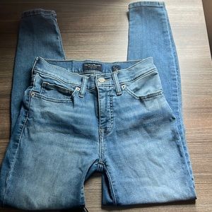 Women's size 26 Lucky Brand skinny jeans